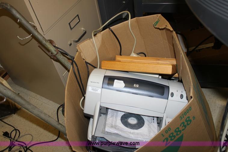 image for item F9919 Assorted electronics