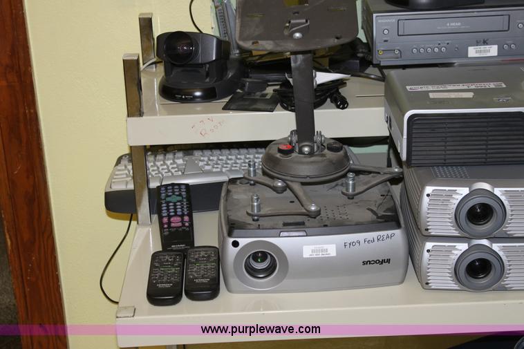 image for item F9921 Assorted electronics