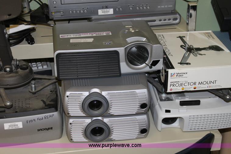 image for item F9921 Assorted electronics