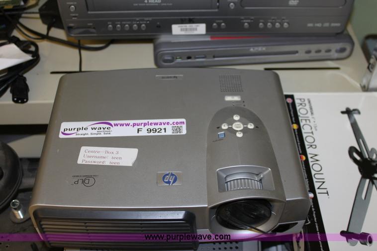 image for item F9921 Assorted electronics