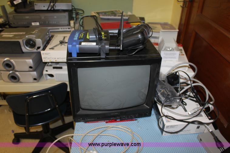 image for item F9921 Assorted electronics