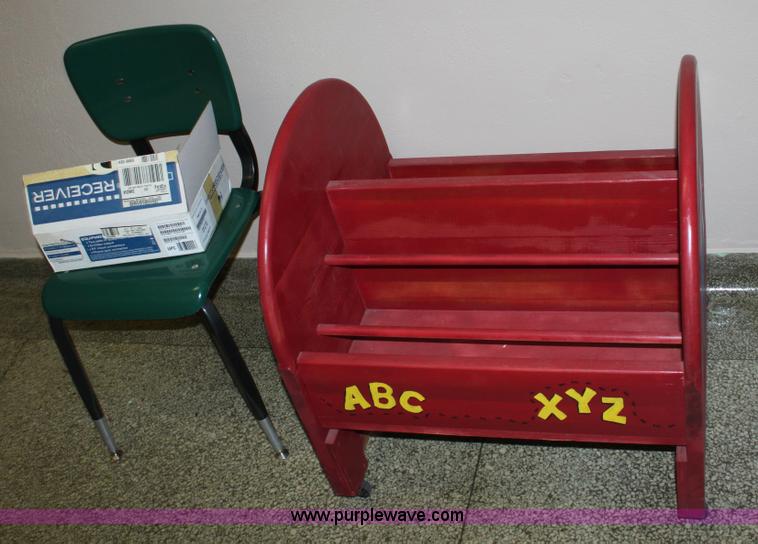 image for item F9923 Assorted office items