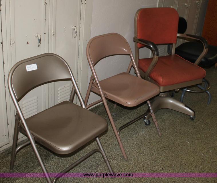 image for item F9923 Assorted office items