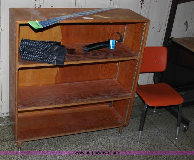 image for item F9923 Assorted office items