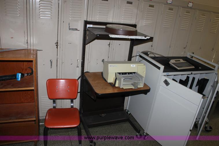 image for item F9923 Assorted office items