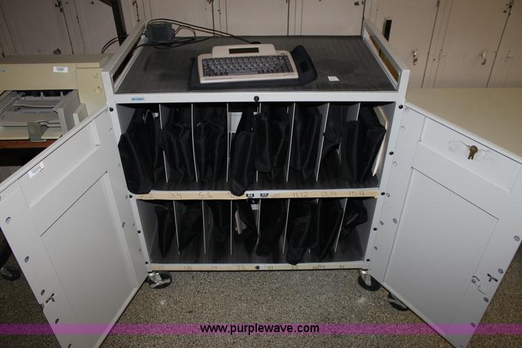 image for item F9923 Assorted office items