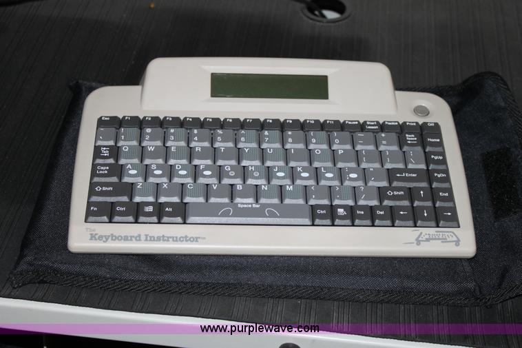 image for item F9923 Assorted office items