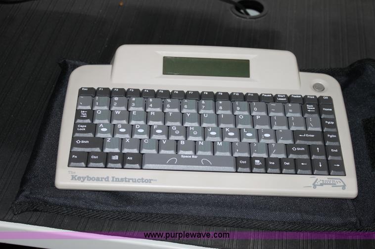 image for item F9923 Assorted office items