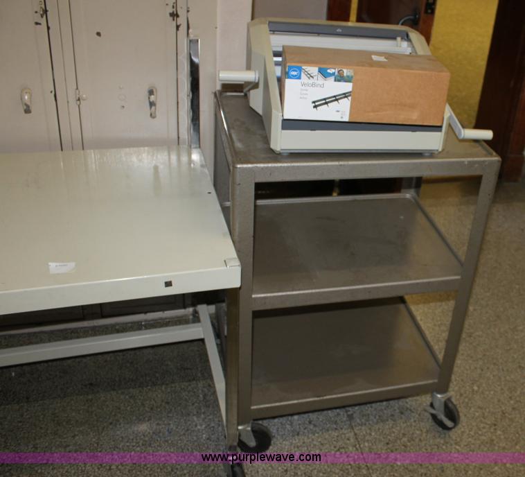 image for item F9923 Assorted office items