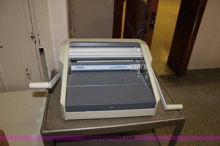 image for item F9923 Assorted office items