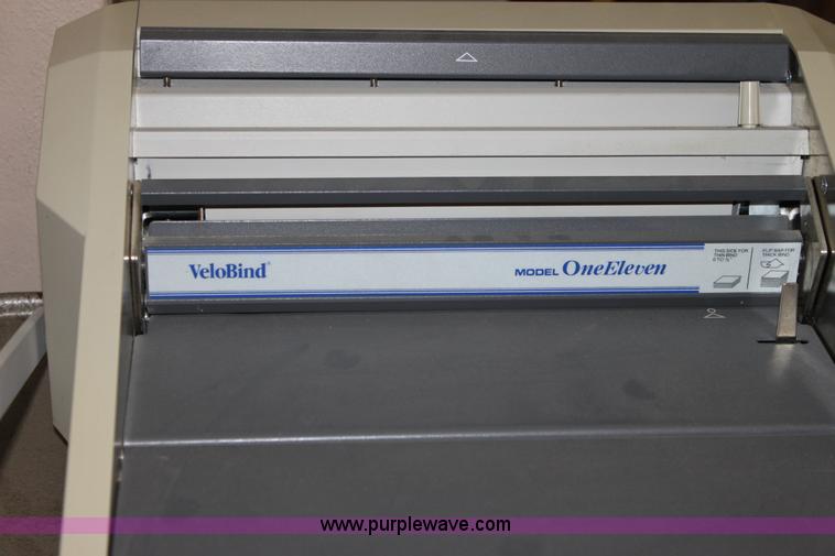 image for item F9923 Assorted office items