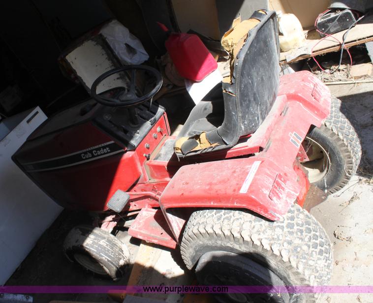 image for item F9925 International Cub Cadet 782 lawn mower