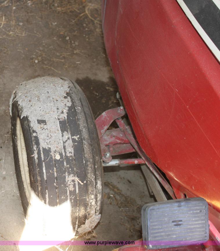 image for item F9925 International Cub Cadet 782 lawn mower