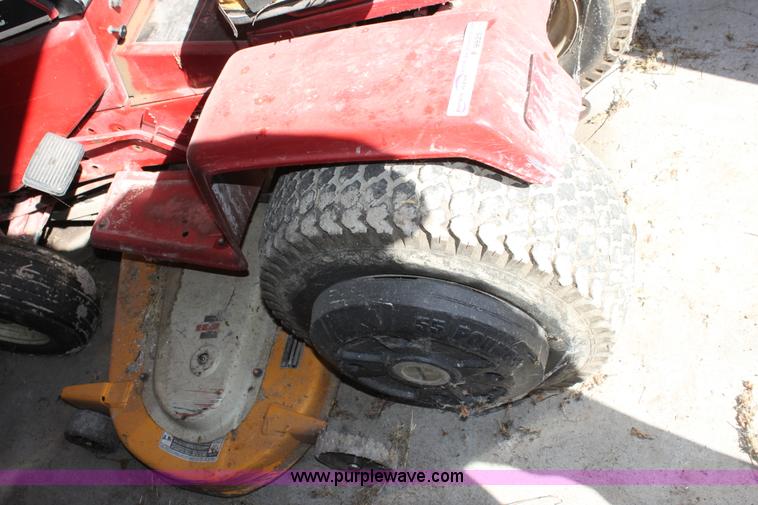 image for item F9925 International Cub Cadet 782 lawn mower