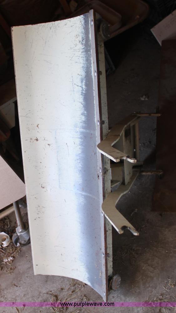 image for item F9925 International Cub Cadet 782 lawn mower