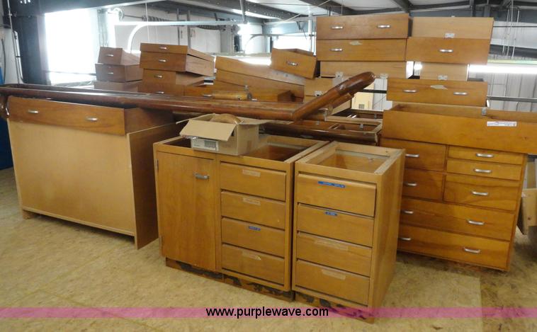 image for item G9015 Assorted cabinetry