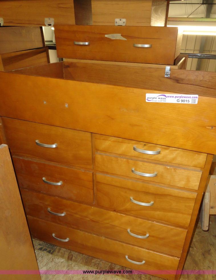 image for item G9015 Assorted cabinetry