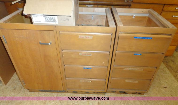 image for item G9015 Assorted cabinetry