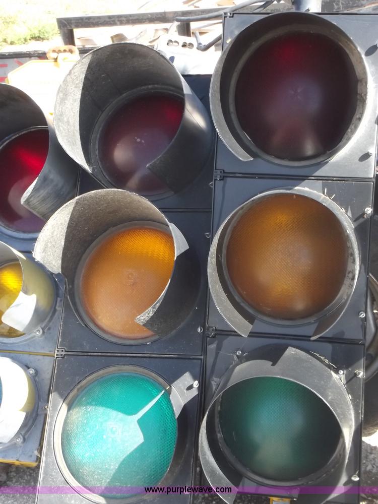 image for item G9344 (12) traffic signals