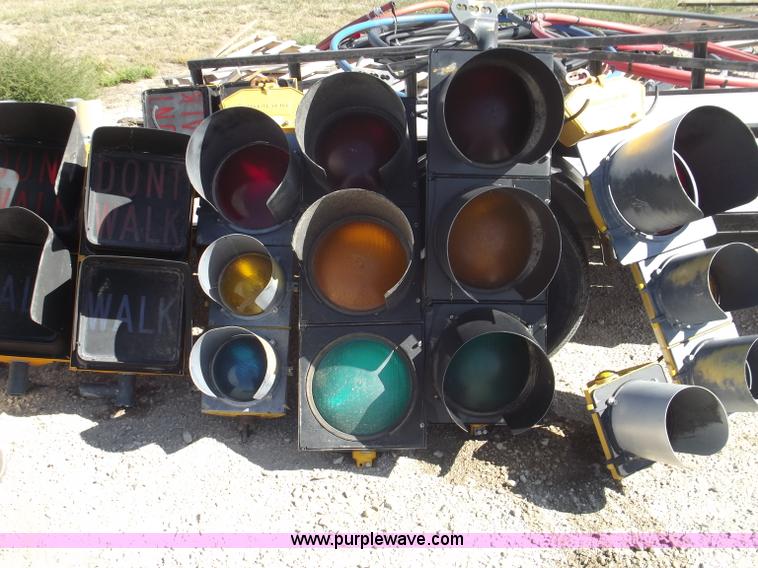 image for item G9344 (12) traffic signals