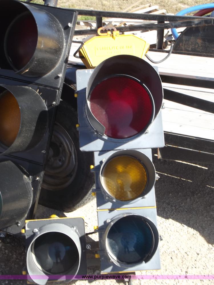 image for item G9344 (12) traffic signals