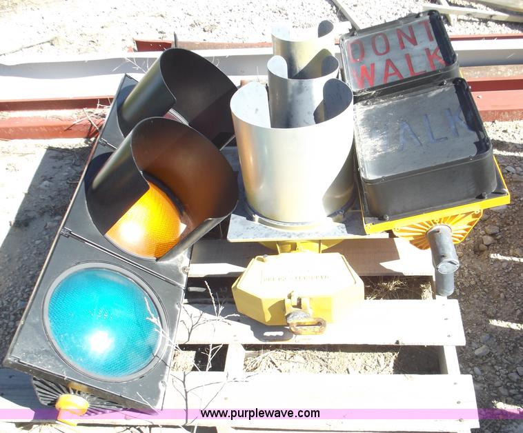 image for item G9344 (12) traffic signals