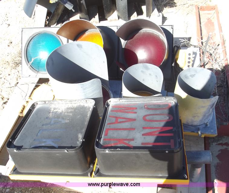 image for item G9344 (12) traffic signals