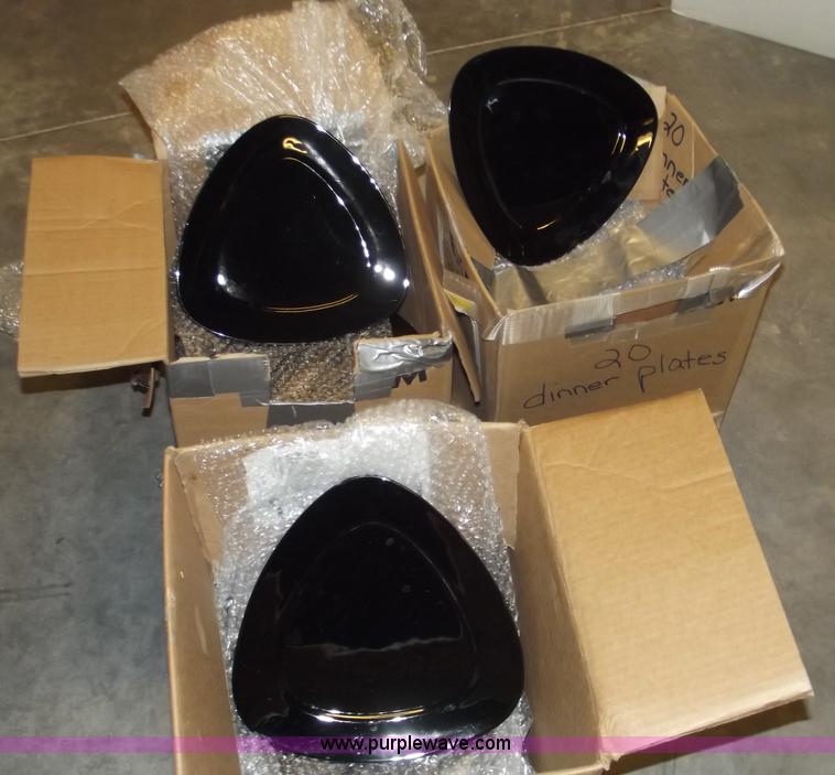 image for item G9346 (250+) 10" black triangular design plates
