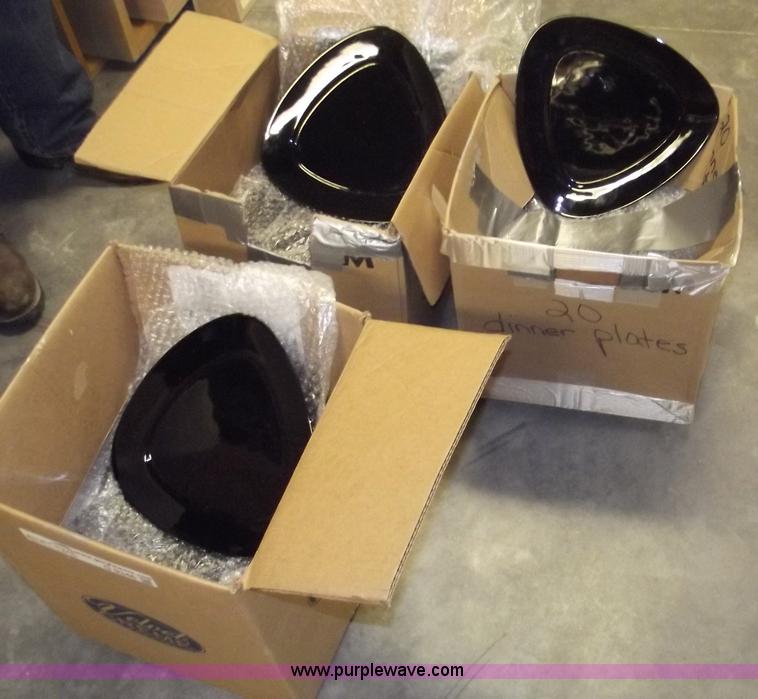 image for item G9346 (250+) 10" black triangular design plates