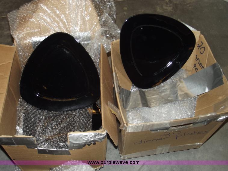 image for item G9346 (250+) 10" black triangular design plates