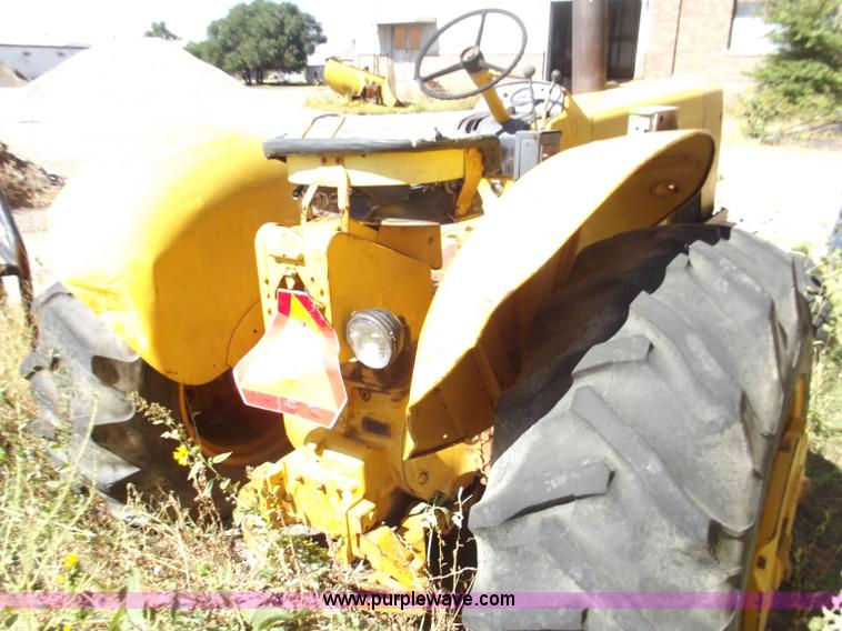 image for item G9352 1964 John Deere 4020 tractor