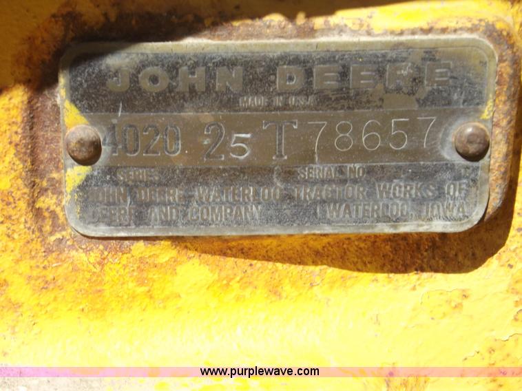 image for item G9352 1964 John Deere 4020 tractor