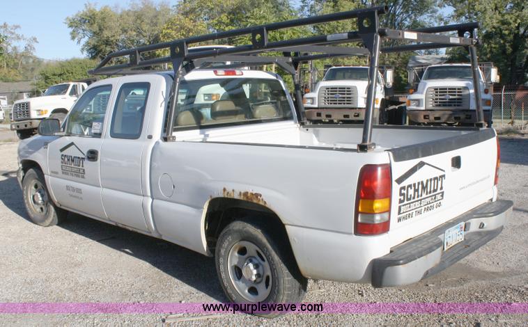 image for item A3186 2000 Chevrolet Silverado 1500 extended cab pickup truck