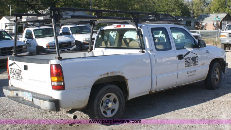 image for item A3186 2000 Chevrolet Silverado 1500 extended cab pickup truck