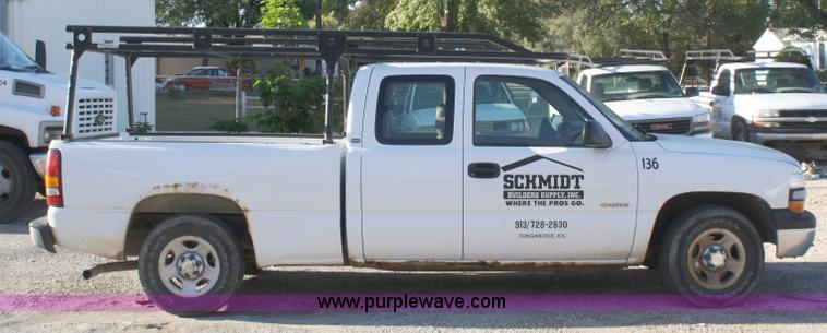 image for item A3186 2000 Chevrolet Silverado 1500 extended cab pickup truck