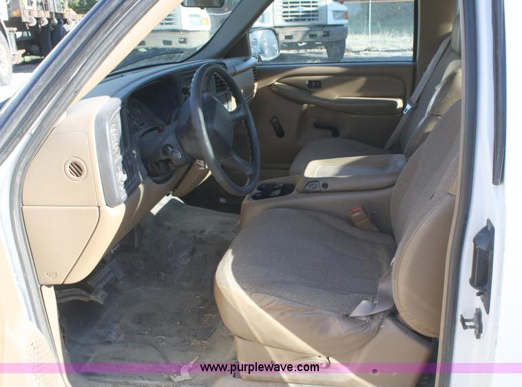 image for item A3186 2000 Chevrolet Silverado 1500 extended cab pickup truck