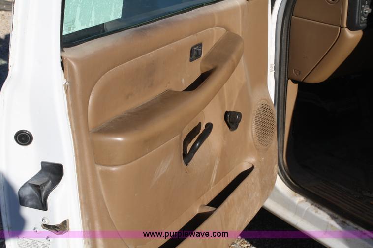 image for item A3186 2000 Chevrolet Silverado 1500 extended cab pickup truck