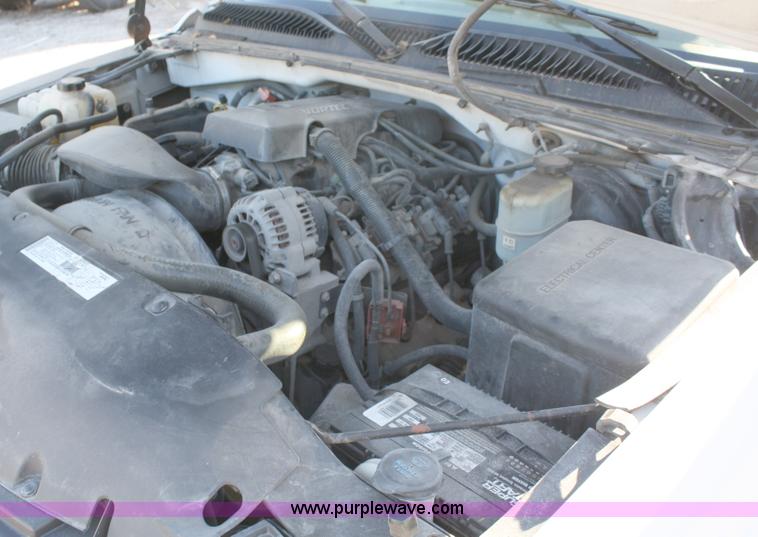 image for item A3186 2000 Chevrolet Silverado 1500 extended cab pickup truck