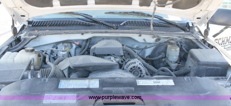 image for item A3186 2000 Chevrolet Silverado 1500 extended cab pickup truck