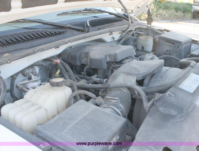 image for item A3186 2000 Chevrolet Silverado 1500 extended cab pickup truck