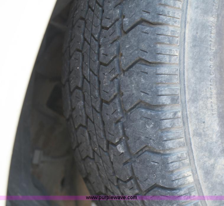 image for item A3186 2000 Chevrolet Silverado 1500 extended cab pickup truck