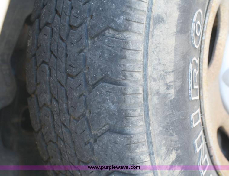 image for item A3186 2000 Chevrolet Silverado 1500 extended cab pickup truck