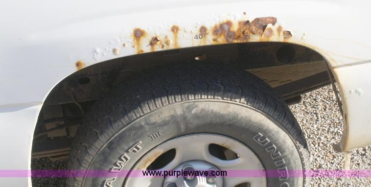 image for item A3186 2000 Chevrolet Silverado 1500 extended cab pickup truck