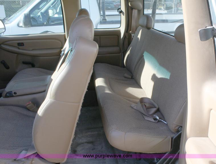 image for item A3186 2000 Chevrolet Silverado 1500 extended cab pickup truck