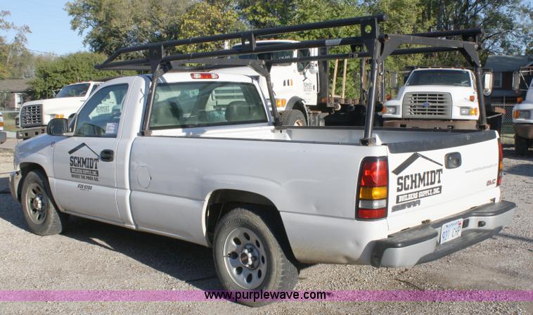 image for item A3189 2005 GMC Sierra 1500 pickup truck