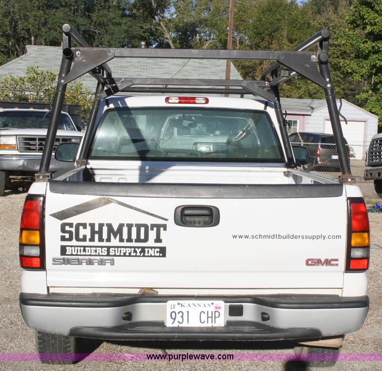 image for item A3189 2005 GMC Sierra 1500 pickup truck