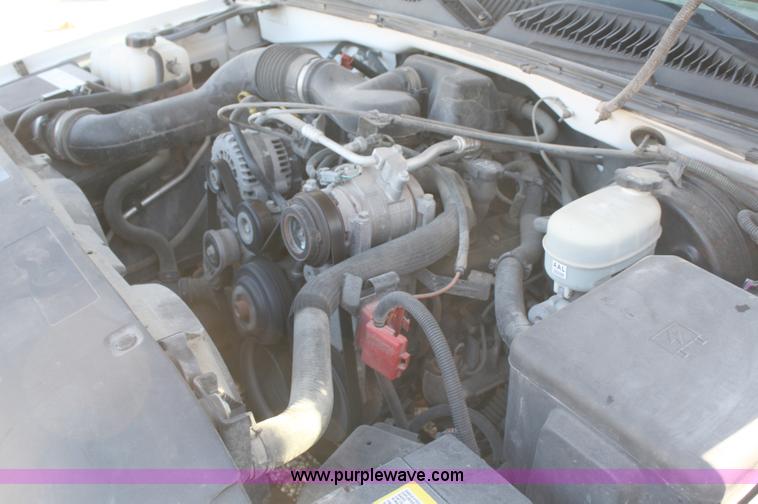 image for item A3189 2005 GMC Sierra 1500 pickup truck