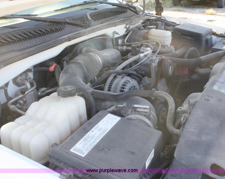 image for item A3189 2005 GMC Sierra 1500 pickup truck