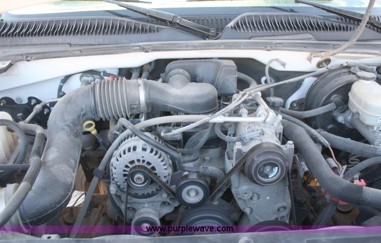 image for item A3189 2005 GMC Sierra 1500 pickup truck