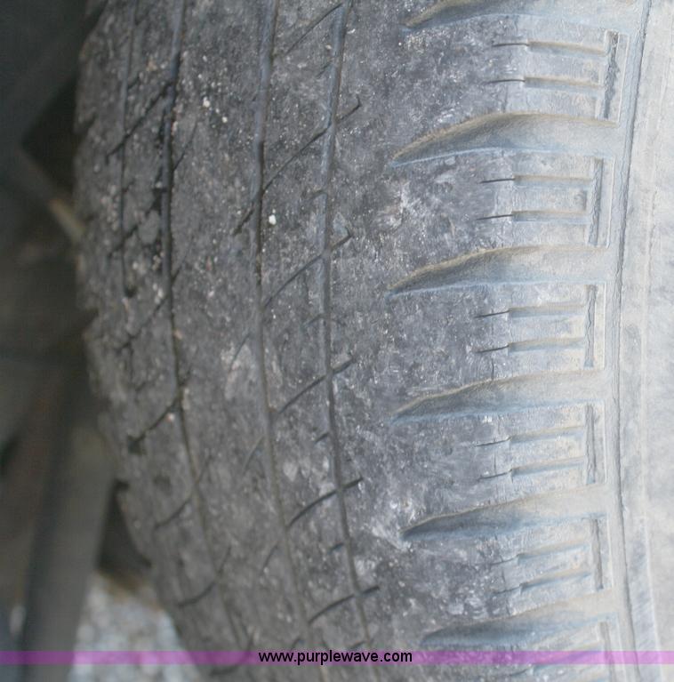 image for item A3189 2005 GMC Sierra 1500 pickup truck